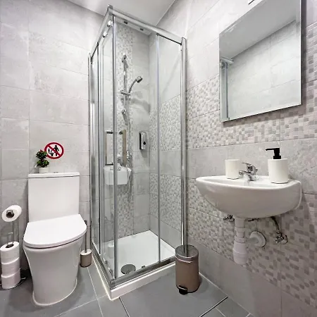 Albert's Center 101 לרנקה